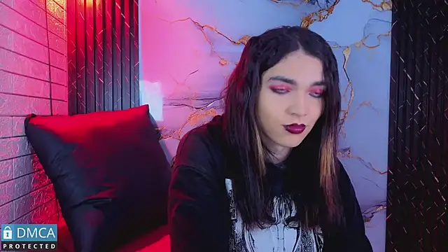 MaeveKuro webkamerás műsora