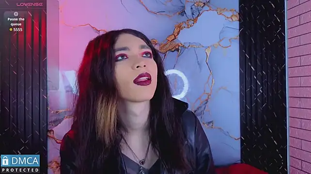 MaeveKuro webcam show