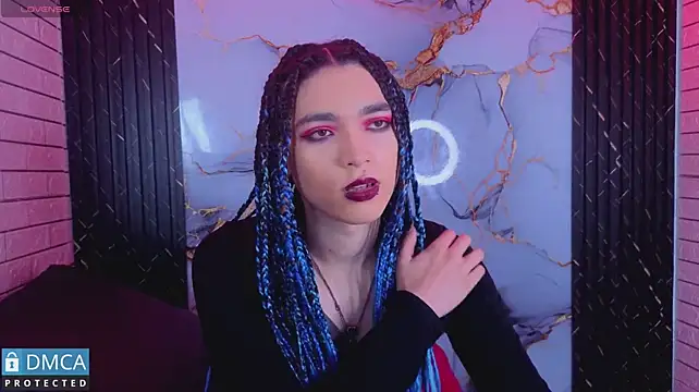 MaeveKuro Show in webcam