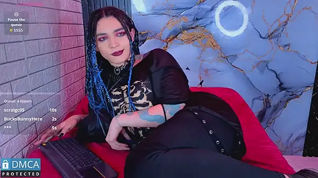 MaeveKuro: вебкам-шоу