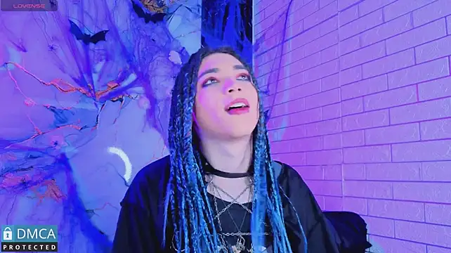 הופעת וובקאם של MaeveKuro