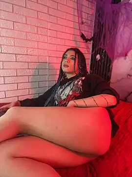 MaeveKuro Show in webcam