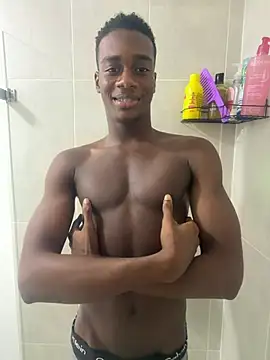 noah_johes Show in webcam