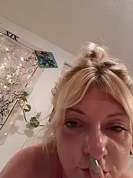 Show modela ticklemepinkk na web-kameri