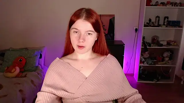 Strawberry_juli Show in webcam