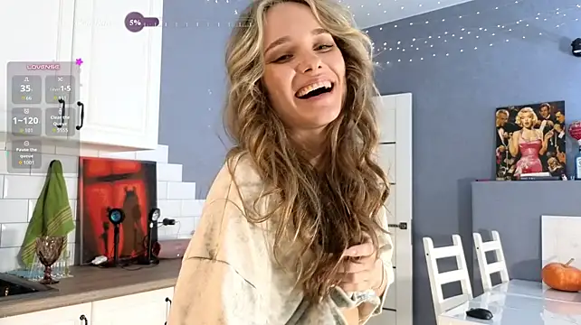 Moni_Carroll webkamerás műsora