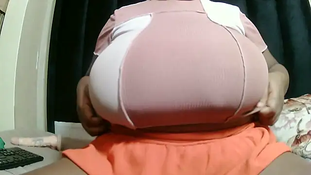 wamie12 Show in webcam