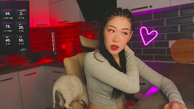 ShaiyaMinn3 Adlı Modelin Canlı XXX Sohbeti