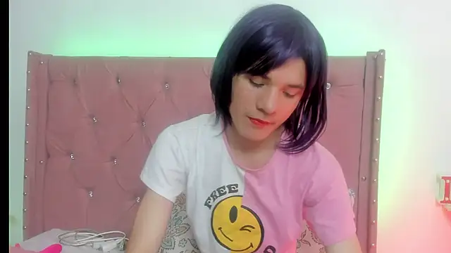 loverisu-coral's Webcam Show