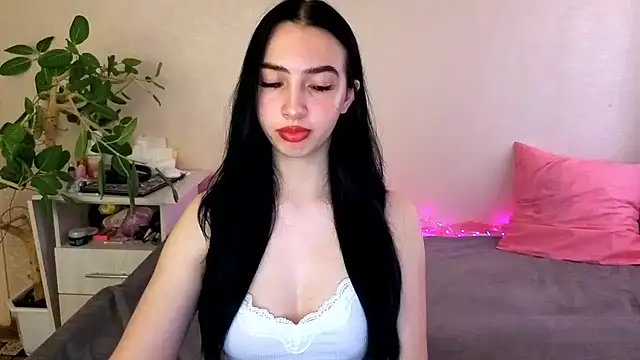 WildKittenX_ Adlı Modelin Canlı XXX Sohbeti