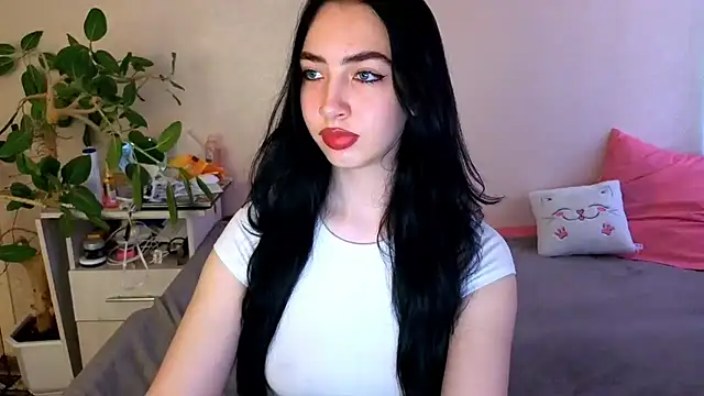 WildKittenX_ Adlı Modelin Canlı XXX Sohbeti