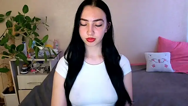 WildKittenX_ Adlı Modelin Canlı XXX Sohbeti