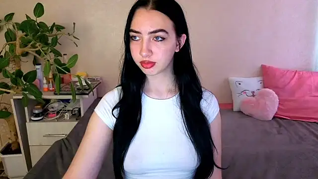 WildKittenX_ Adlı Modelin Canlı XXX Sohbeti