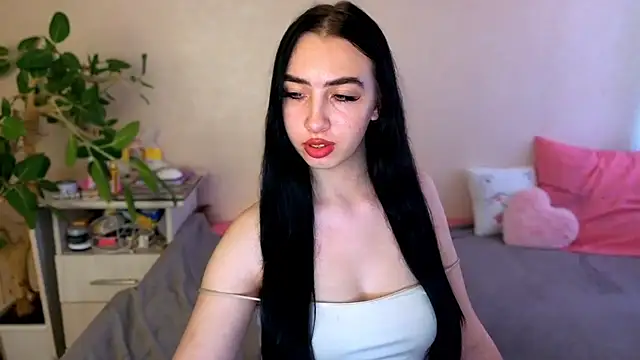 צ'אט XXX בשידור חי של WildKittenX_