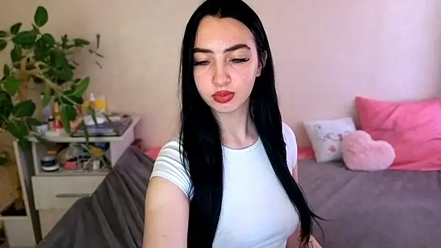 צ'אט XXX בשידור חי של WildKittenX_