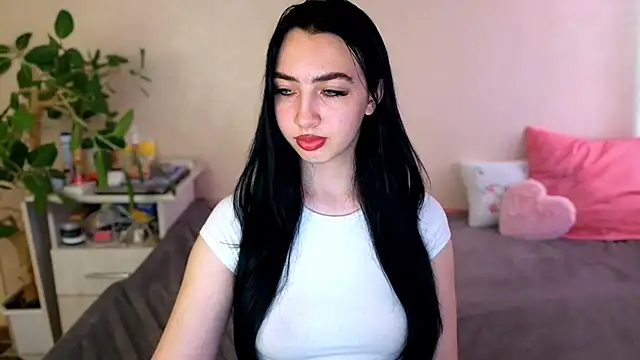 WildKittenX_ Adlı Modelin Canlı XXX Sohbeti