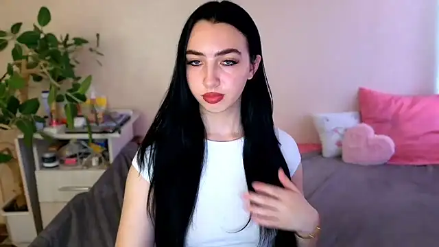 WildKittenX_ Adlı Modelin Canlı XXX Sohbeti