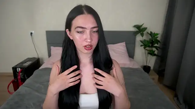 WildKittenX_ Adlı Modelin Canlı XXX Sohbeti