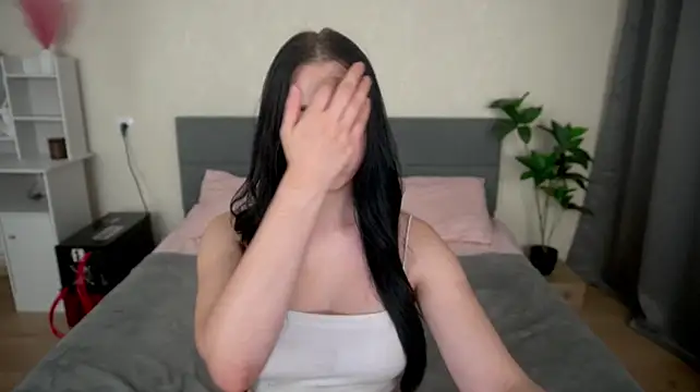 XXX chat uživo modela WildKittenX_