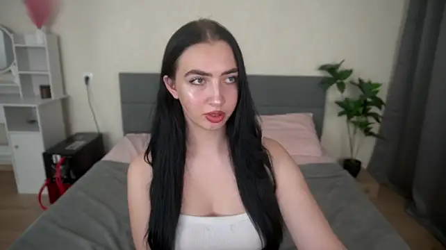 XXX chat uživo modela WildKittenX_