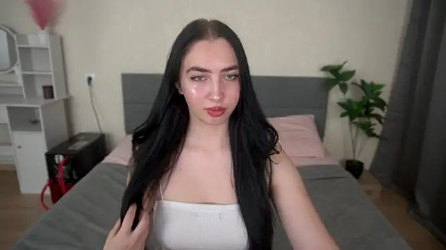 WildKittenX_ Adlı Modelin Canlı XXX Sohbeti