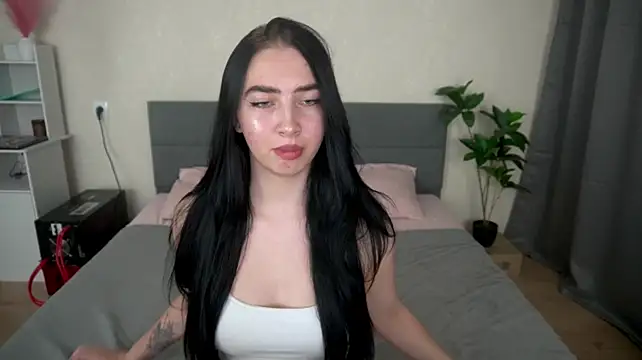 WildKittenX_ Adlı Modelin Canlı XXX Sohbeti