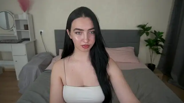 WildKittenX_ Adlı Modelin Canlı XXX Sohbeti