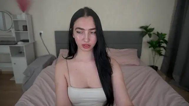WildKittenX_ Adlı Modelin Canlı XXX Sohbeti