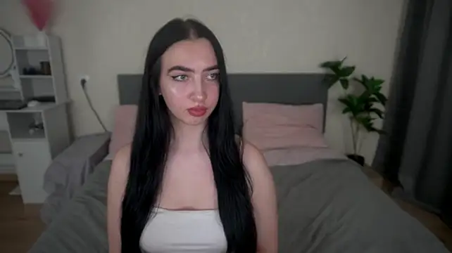 WildKittenX_ Adlı Modelin Canlı XXX Sohbeti