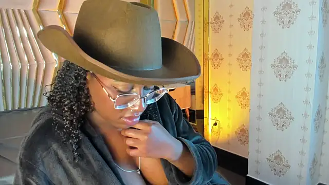 Qeen_blackk's Webcam Show