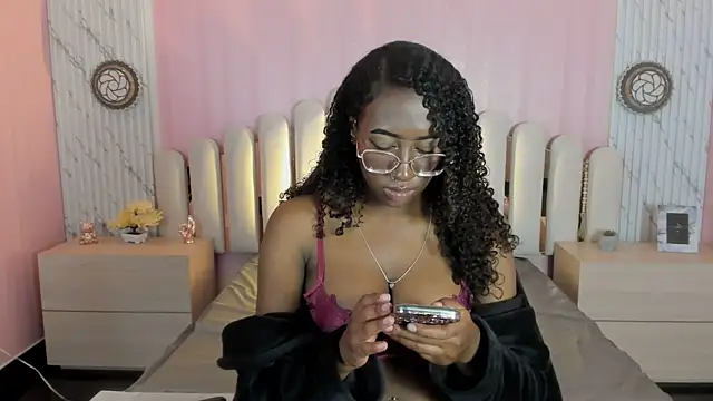 Qeen_blackk's Webcam Show