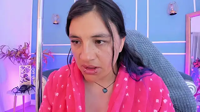 TaraTaylorr's Live XXX Chat
