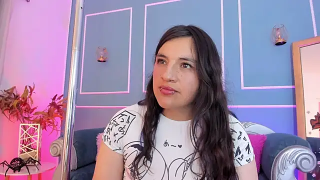TaraTaylorr Adlı Modelin Canlı XXX Sohbeti
