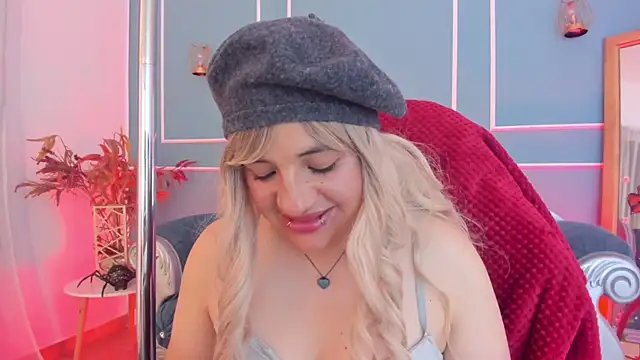 TaraTaylorr's Live XXX Chat