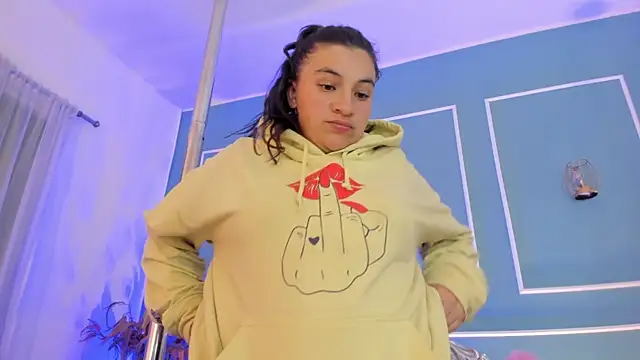 TaraTaylorr Live XXX-Chat