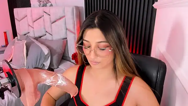 Chat +18 de Gabrielakassi ao vivo