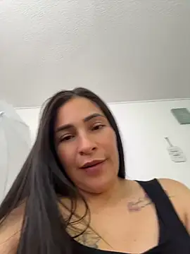 luna_lgomez_'s Live Chat Room