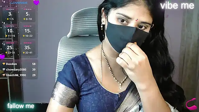 Show modela keeRhi_teLugu- na web-kameri