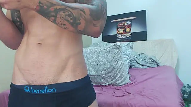 Show modela Tiberius_hunk na web-kameri