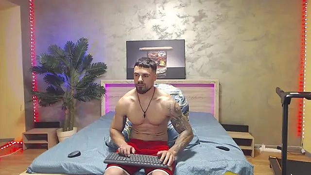Tiberius_hunk: διαδικτυακό σόου στην κάμερα