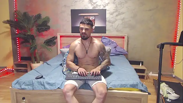 Tiberius_hunk: διαδικτυακό σόου στην κάμερα