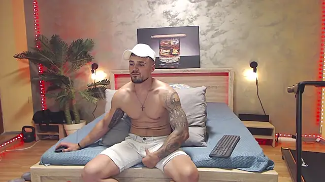 Show modela Tiberius_hunk na web-kameri