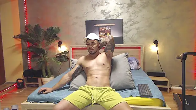 Show modela Tiberius_hunk na web-kameri