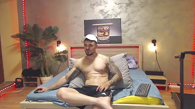 Pokazy przed kamerką – Tiberius_hunk