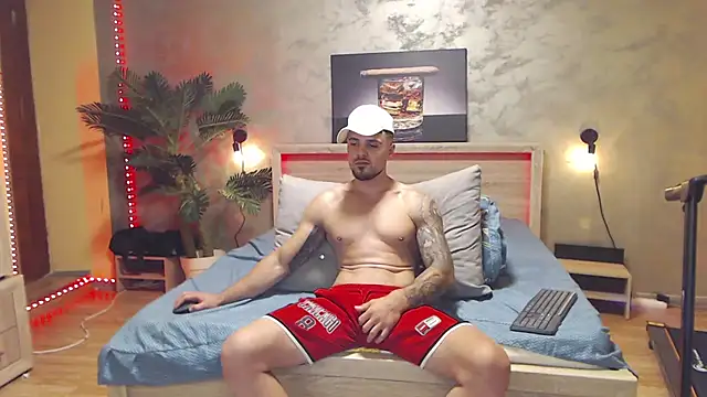 Show modela Tiberius_hunk na web-kameri