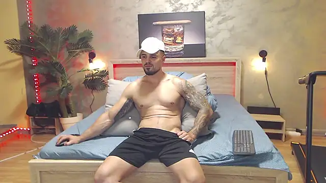 Tiberius_hunk: διαδικτυακό σόου στην κάμερα