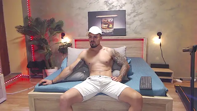 Tiberius_hunk: διαδικτυακό σόου στην κάμερα