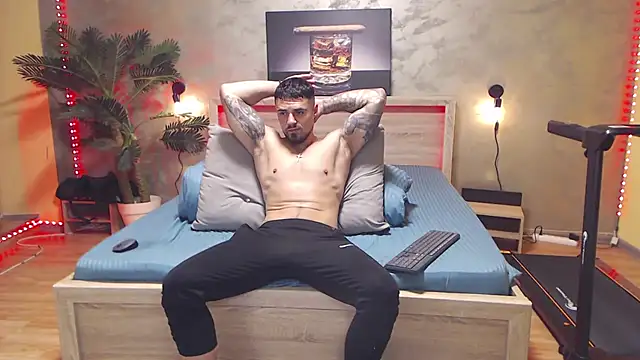 Show de Tiberius_hunk na webcam