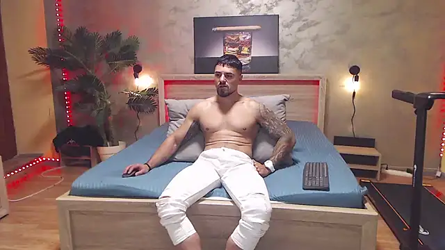 Show modela Tiberius_hunk na web-kameri