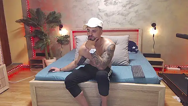 Pokazy przed kamerką – Tiberius_hunk